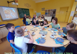 Po zakończonej pracy czas na wspólny posiłek...