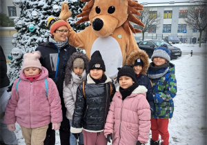 Uczniowie podczas Rajdu Mikołajkowego